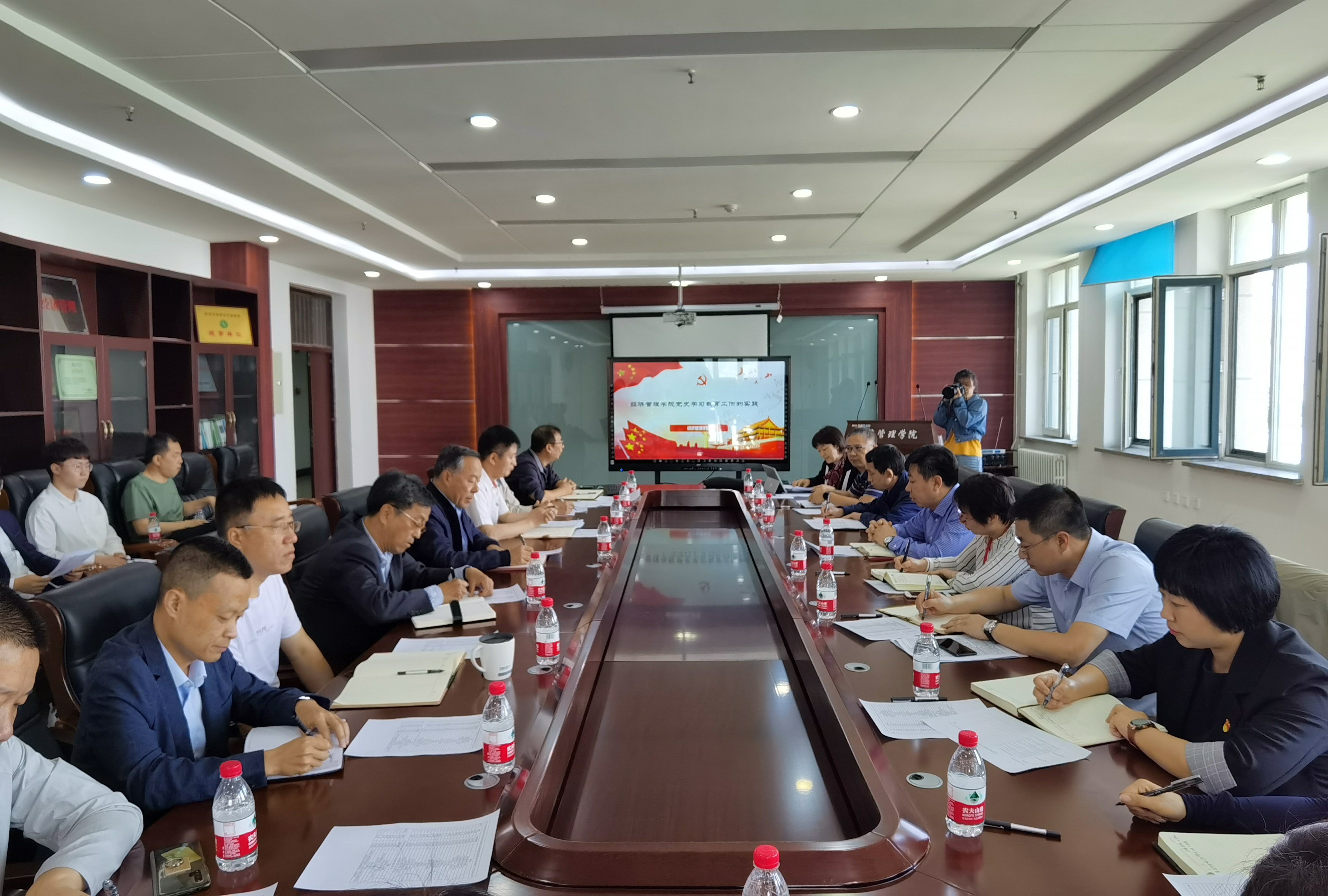 刘守新副校长带队深入经济管理学院开展党史学习教育工作调研