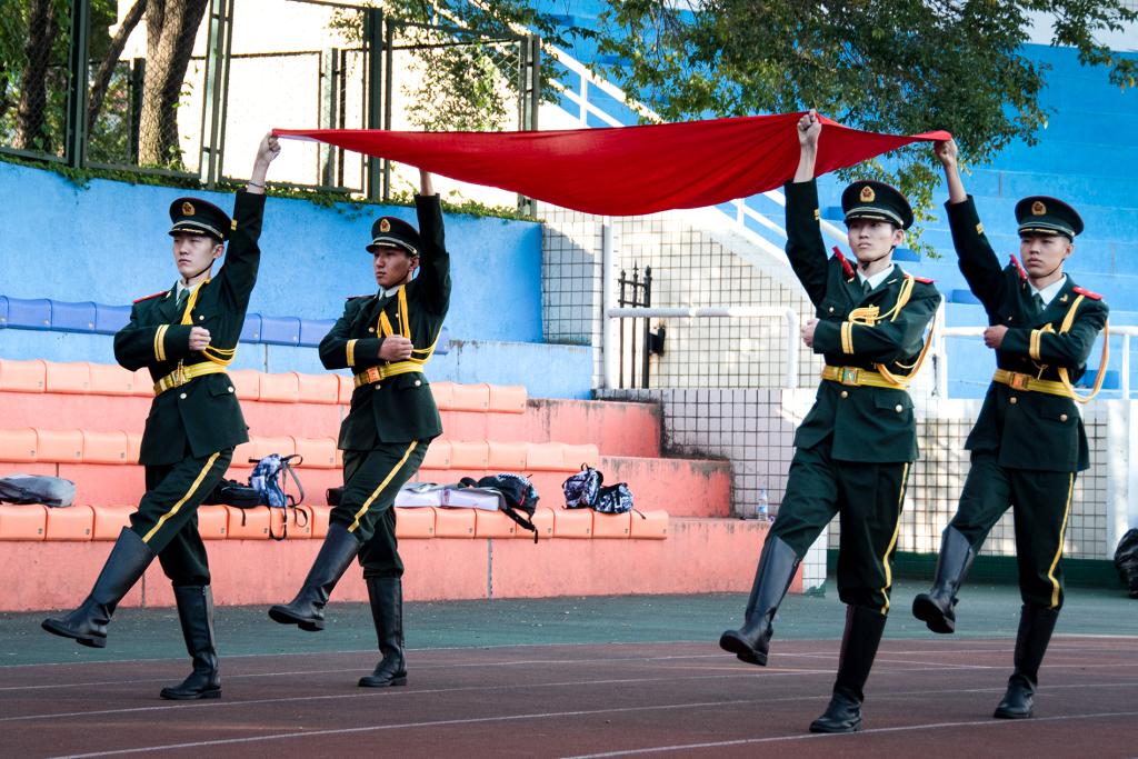 学校举行“弘扬塞罕坝精神 勇担新时代使命” 暨新学期开学主题升国旗仪式