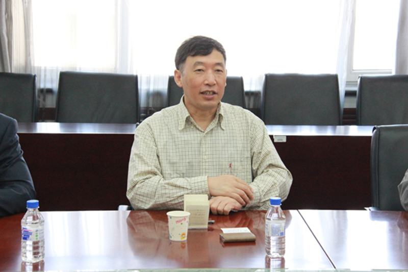 综合新闻 正文李斌副校长与王长新副校长签署了《东北林业大学与新疆