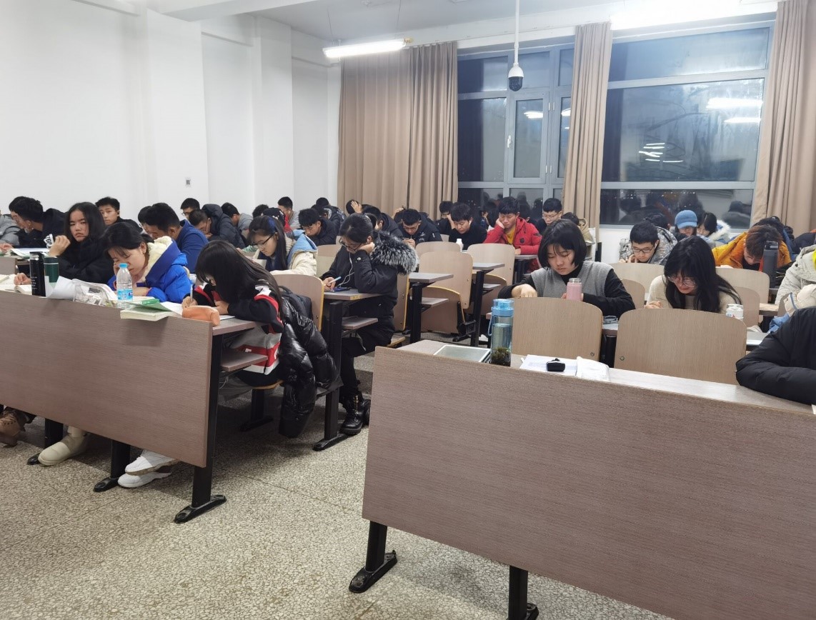 信息与计算机工程学院组织新生集中晚自习-东北林业大学新闻网