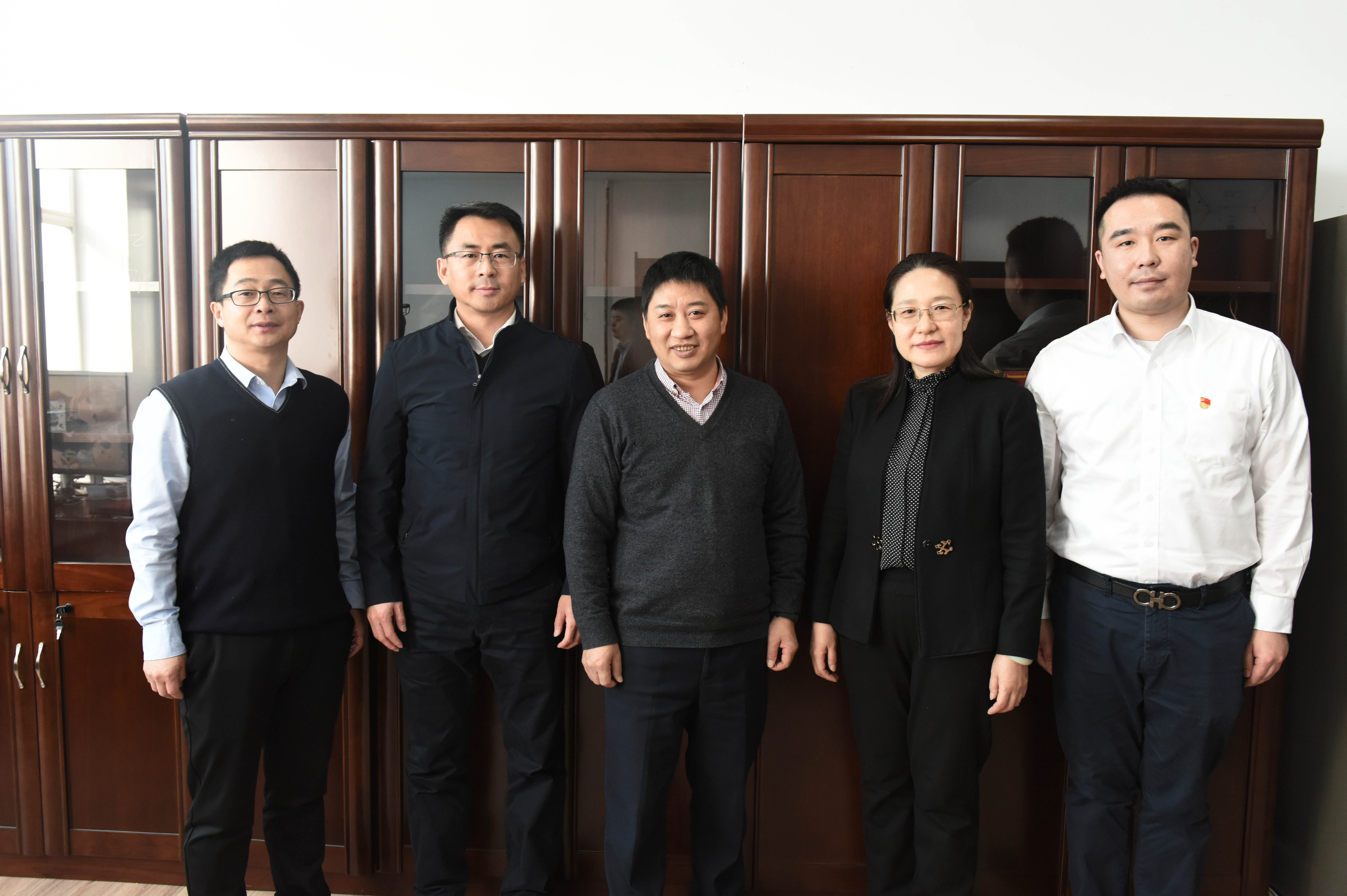 省人社厅来我校走访慰问高层次人才周旭辉教授团队