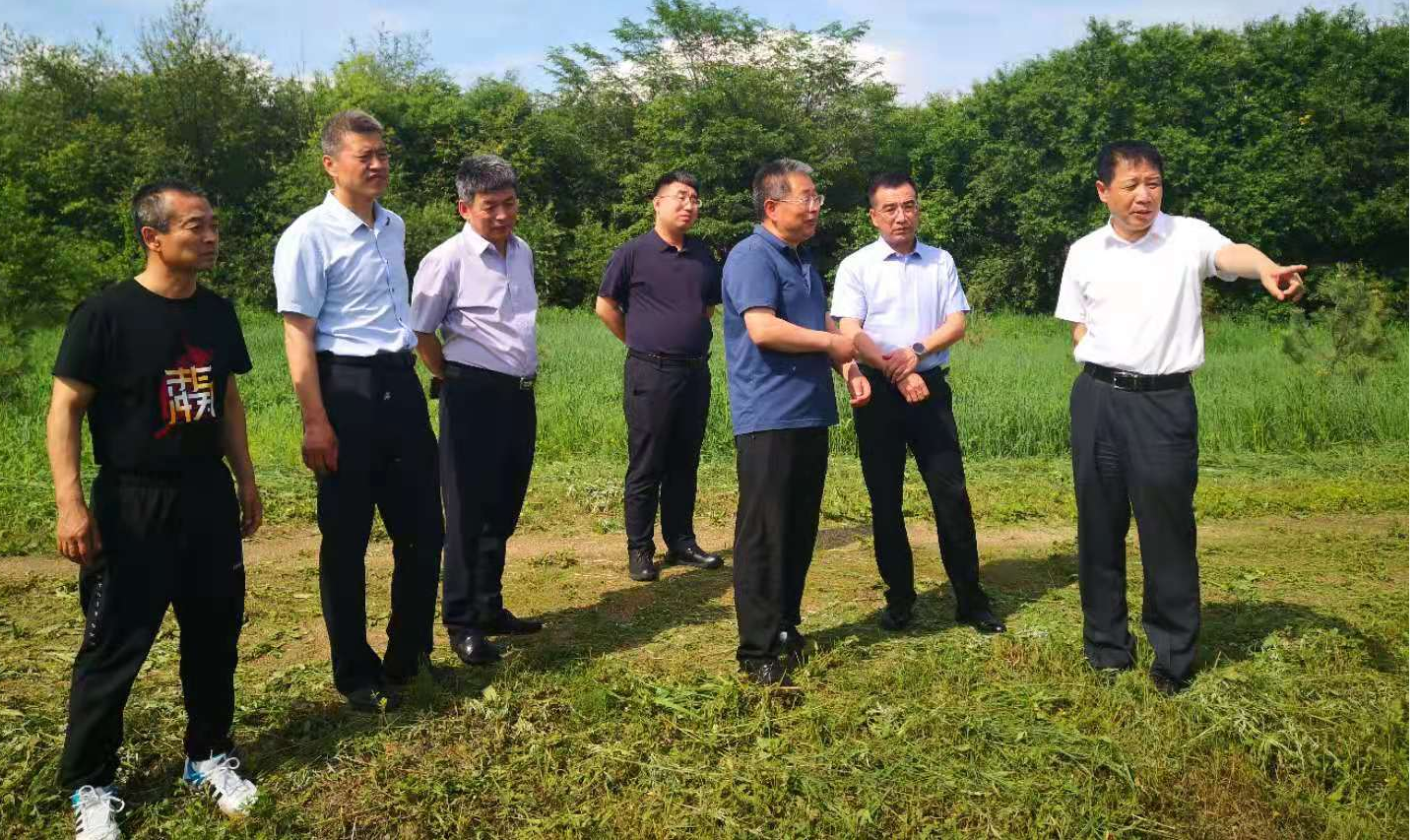 2022年6月,校长李斌带队赴大兴安岭地区开展校地企合作交流活动.jpeg
