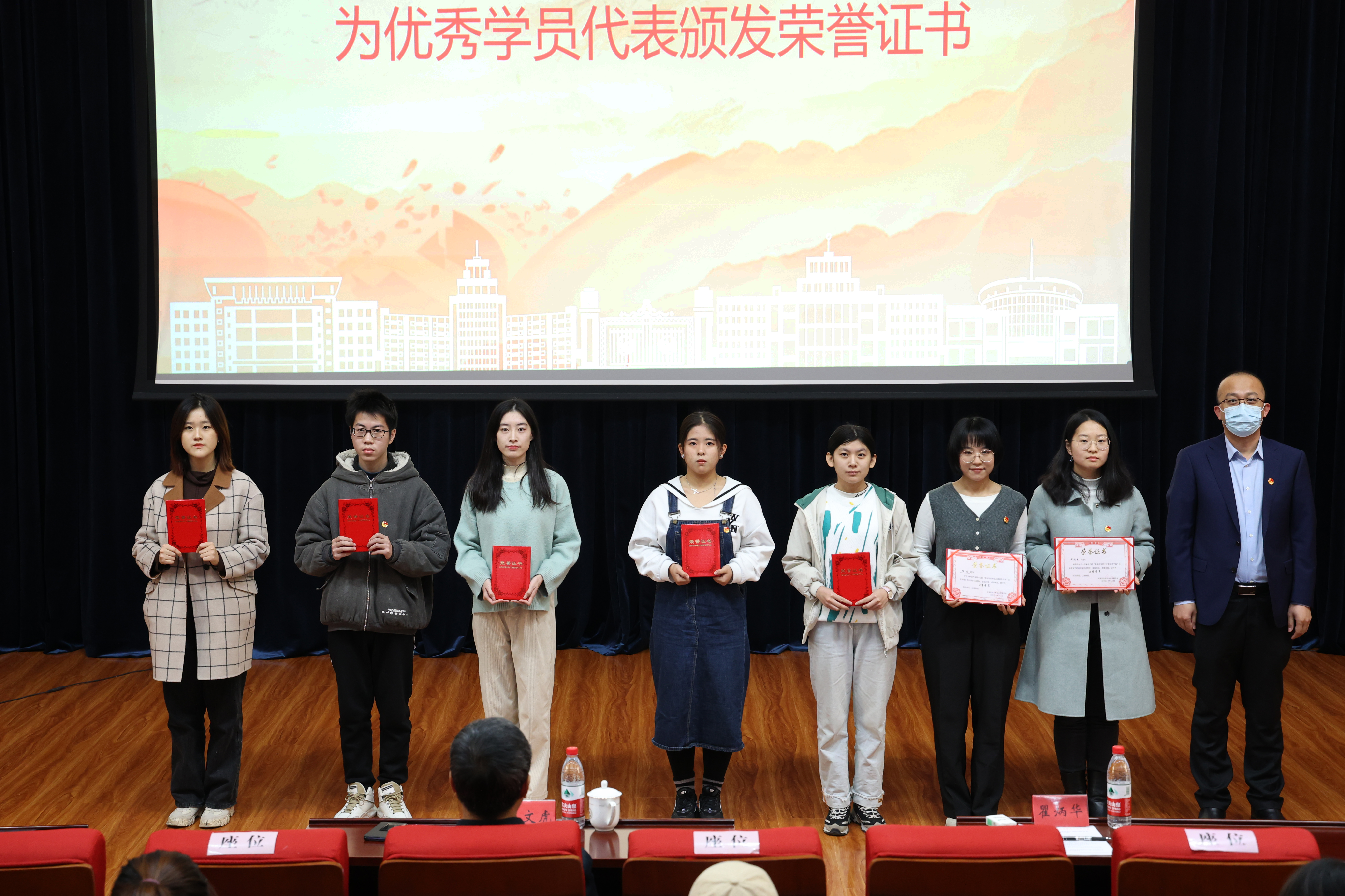 颁奖.jpg