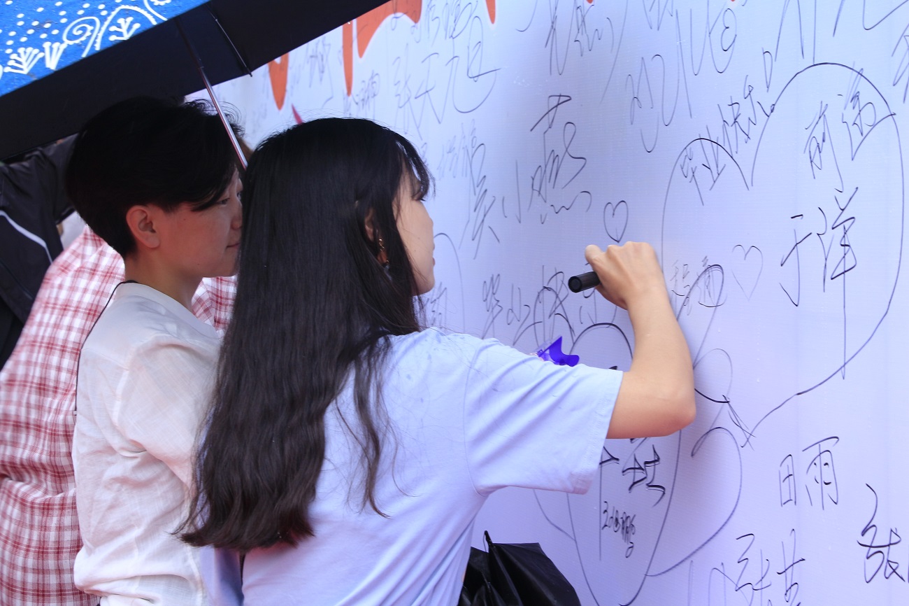 毕业生写下祝福