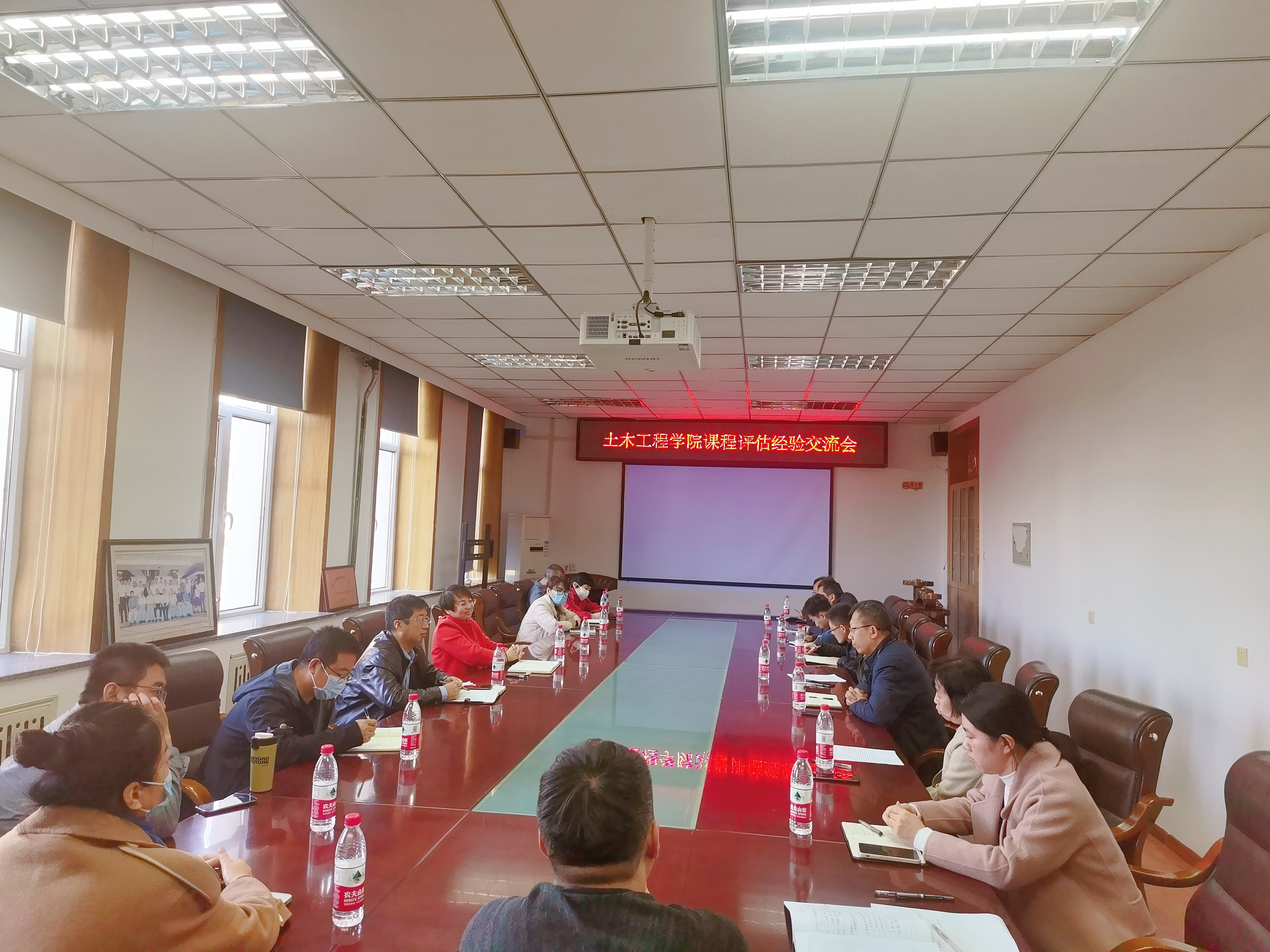 新闻稿文字后照片