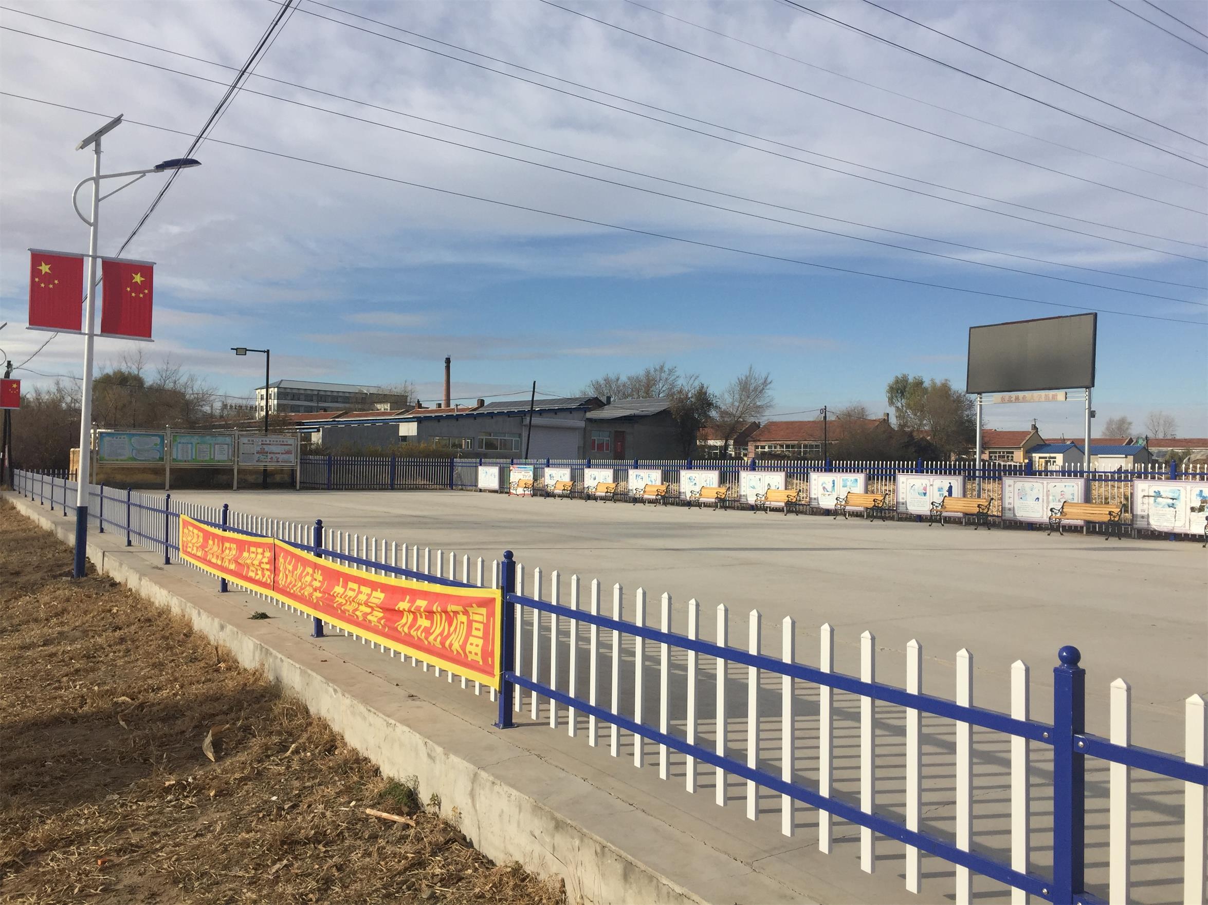 东林资助修建的村民文化休闲广场